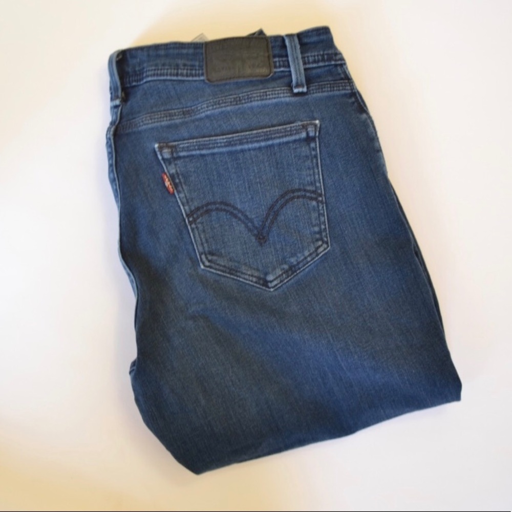 ⭐️LEVI 529 CURVY BOOTCUT JEANS⭐️